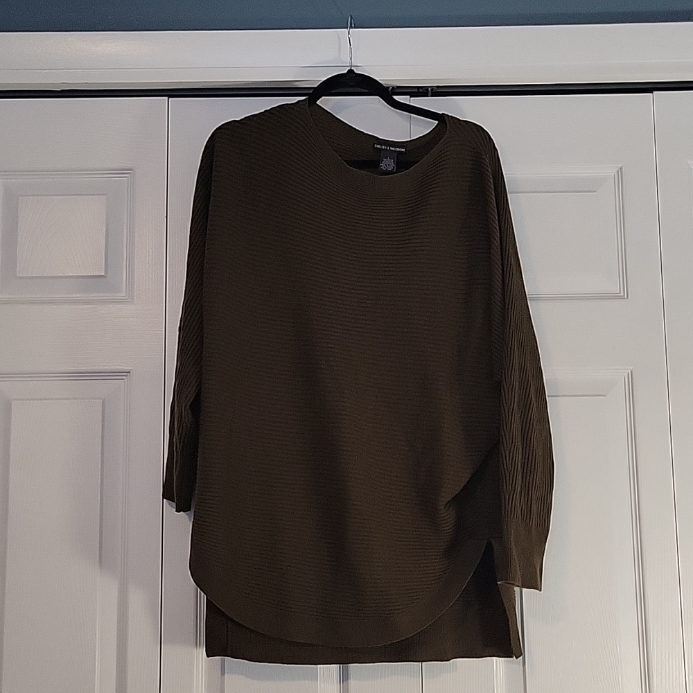Like new, Chelsea & Theodore tunic sweater, olive green, size large